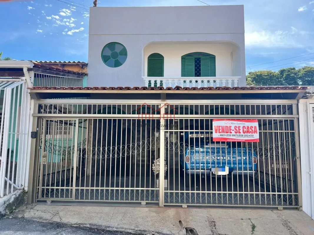 Descubra esta charmosa casa sobrado, localizada na Avenida Contorno Bloco 925, n...
