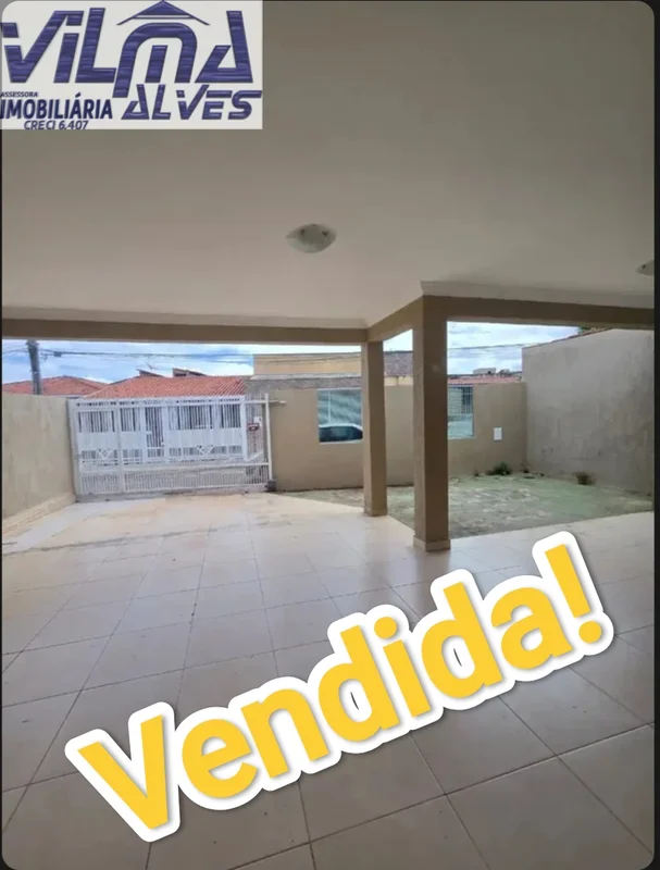 Vilma Alves Assessoria Imobiliária vende:Excelente casa no Condomínio Vitória, n...