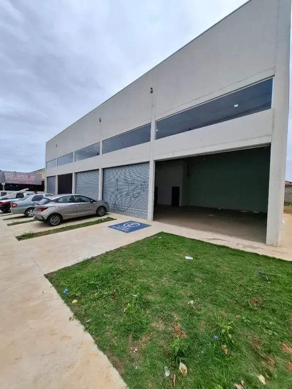 Aluga-se Galpão 02 ? 100 m²Galpão com 100 m², excelente para o seu negócio.- Dis...