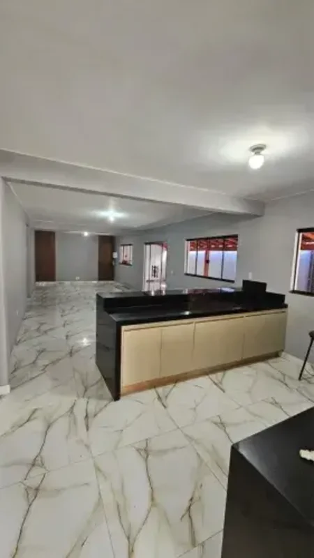 JDM IMOBILIÁRIA VENDE :Excelente casa, localizada no Taguapark. Documentação :CE...