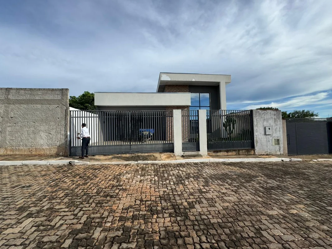 Vendo linda casa na Ponte Alta Norte do GamaExcelente casa em condomínio formado...