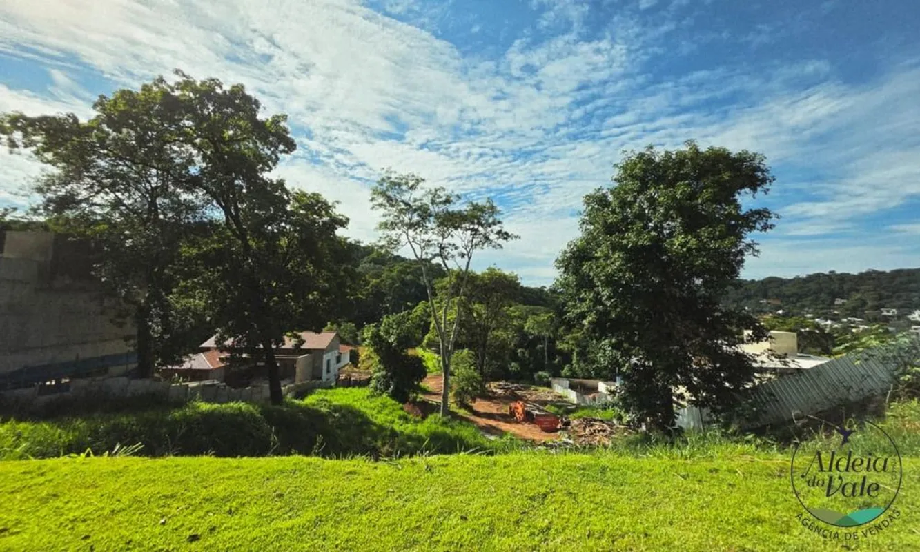 Terreno fundo de vale espetacular com vista para o lago e para o condomínio. DF ...