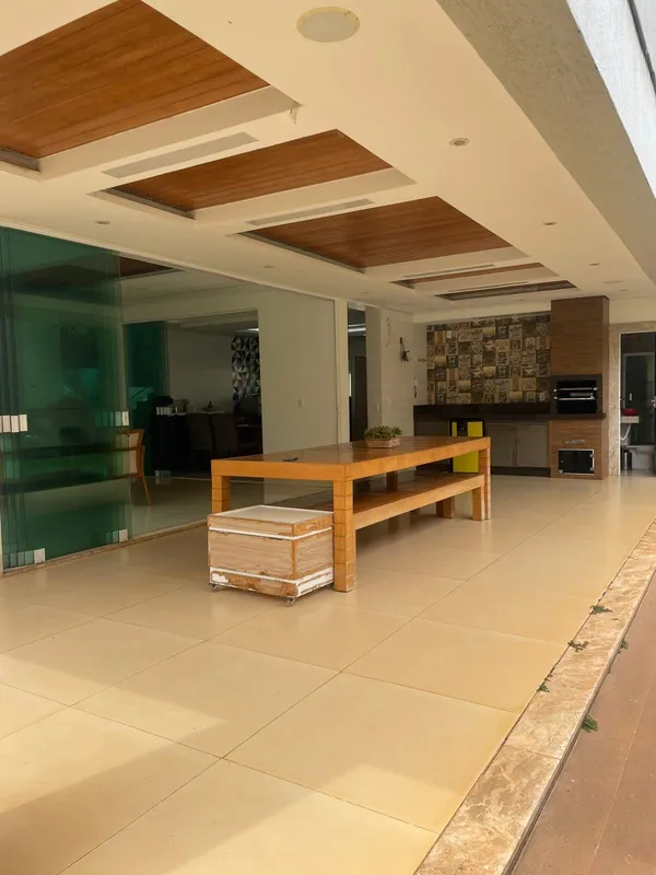 Sobrado em condomínio fechadoSubsolo: com lavanderia, despensa.Terreo com sala d...