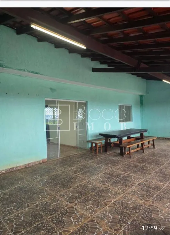 VENDOExcelente casa na Quadra 116 do Recanto das Emas com 2 quartos sendo 1 suít...