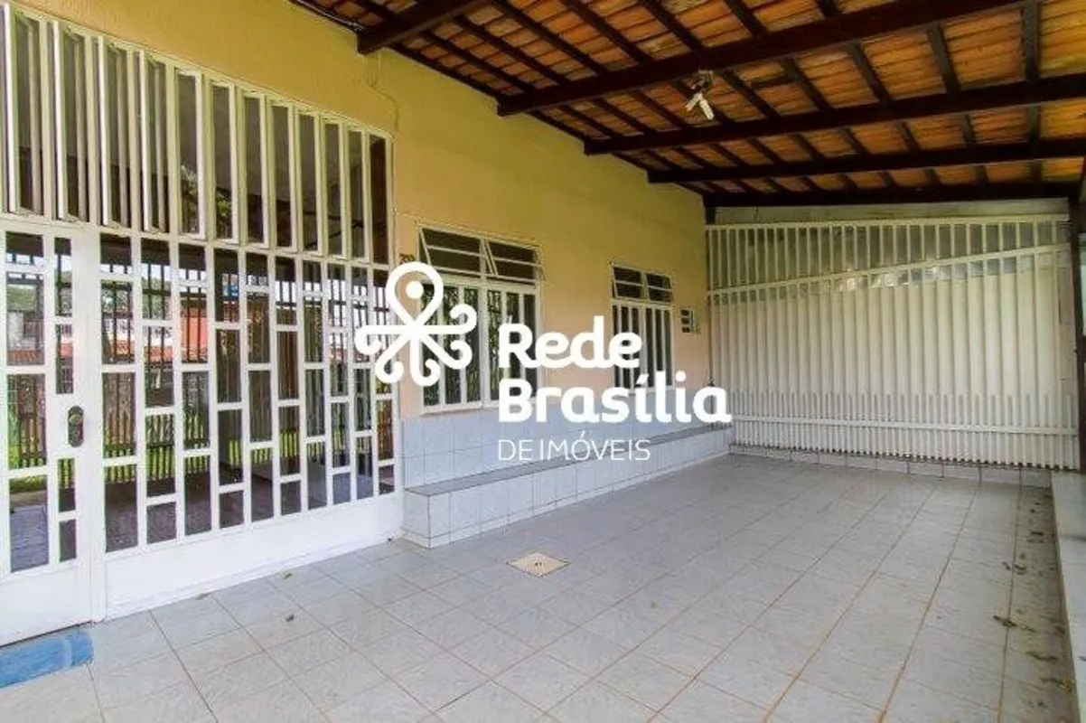 SHIGS 708 - Asa SulImóvel composto por casa de frente e casa de fundos, ideal pa...