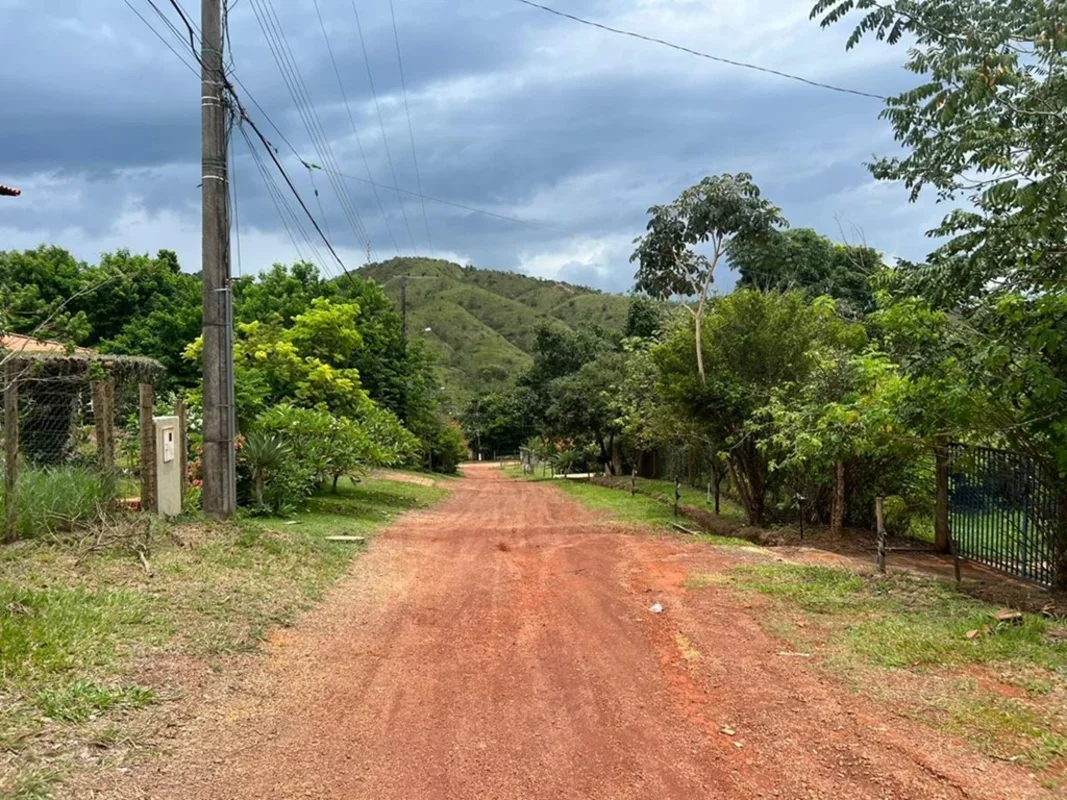 Julisce Alencar Assessoria Imobiliária vende...Lote localizado no Condomínio Sol...