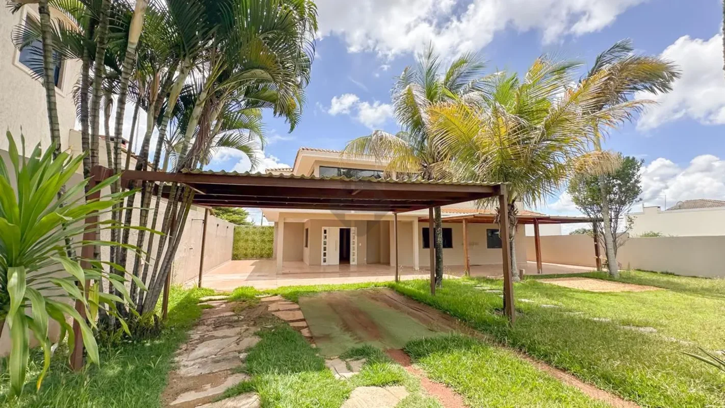 A Eldorado Imobiliária apresenta uma linda casa para locação no renomado Condomí...