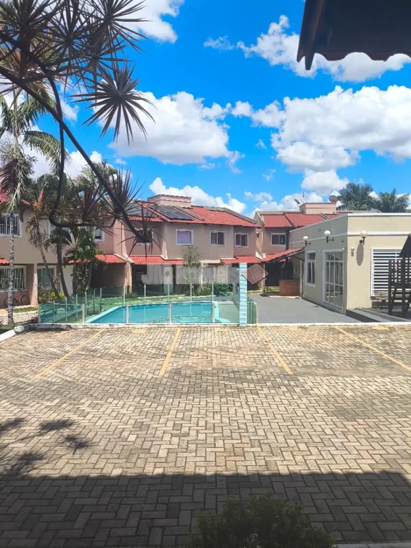 Confortável sobrado em pequeno condominio fechado, próximo a tudo de bom do Seto...