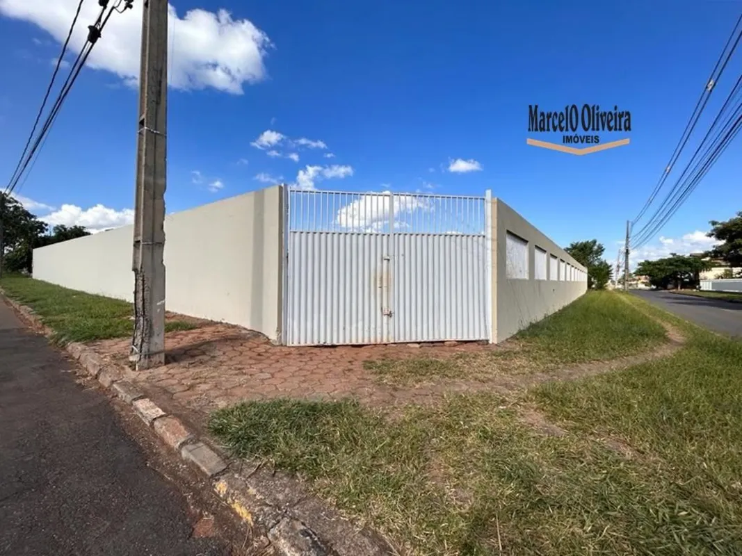 Dois terrenos residenciais à venda no Taquari, sendo um terreno com 858m² e o ou...