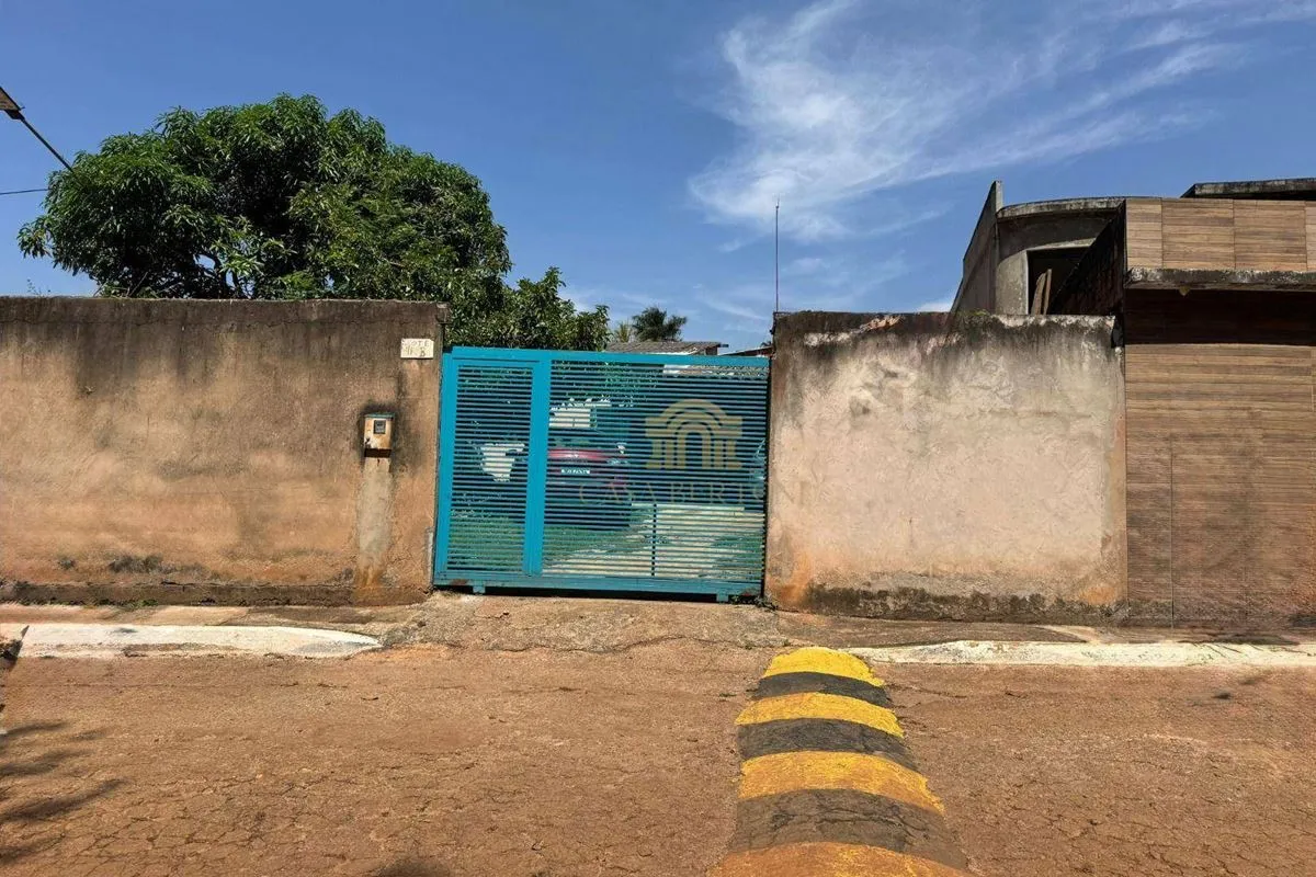 TERRENO RUA 3 VICENTE PIRES 200M² PLANO MURADO COM EDÍCULA EM CONDOMÍNIO FECHADO...