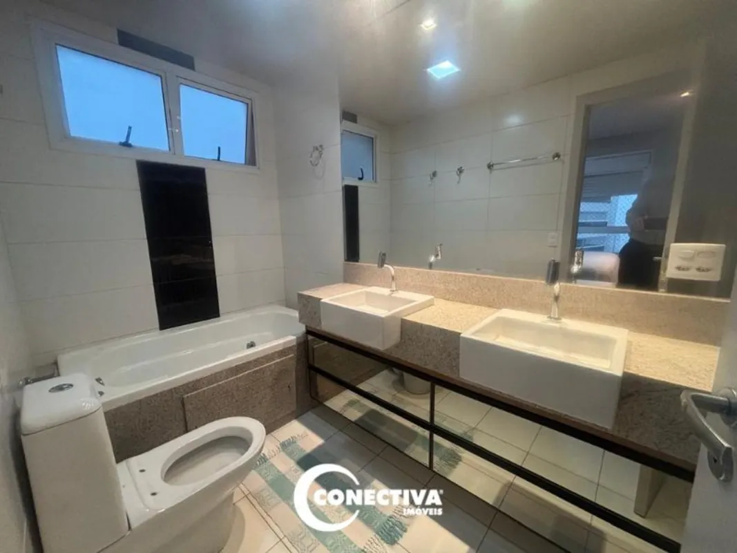  Comentários do corretor: Lindo apartamento mobiliado e decorado, debruçado para...