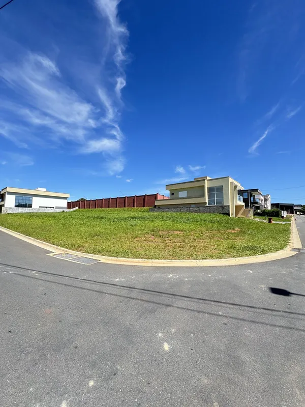 Lote de esquina a venda no Jardins Sevilha-Lote com 490 metros; esquina, vista p...