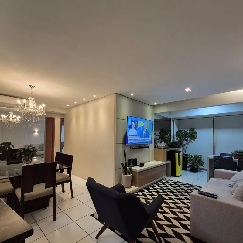 Apartamento à venda no Setor Bueno, com 82 m². Possui três quartos, sendo uma su...