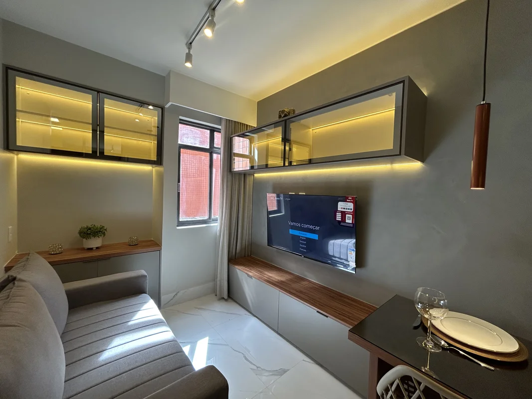 Kit reformada e mobiliada com 25,47m2 no sudoeste econômico.01 vaga de garagem O...