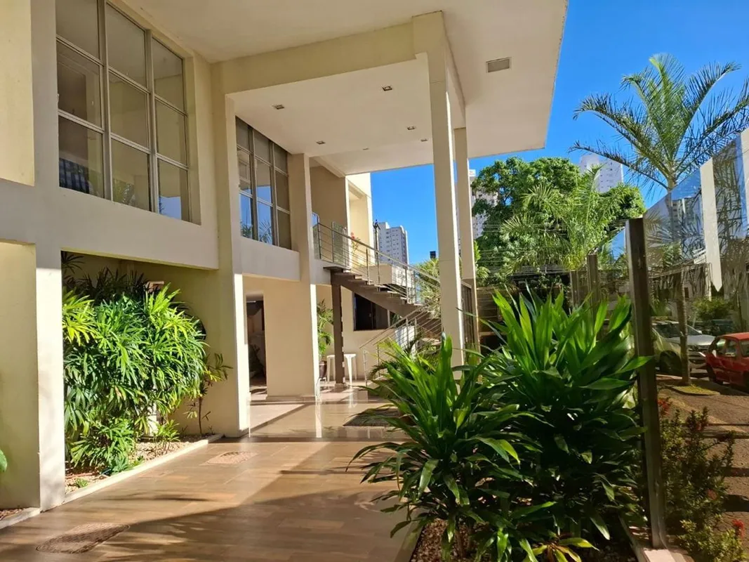 No Baixo Bueno, com 03 suítes sendo uma plena e duas americanas, lavabo, cozinha...