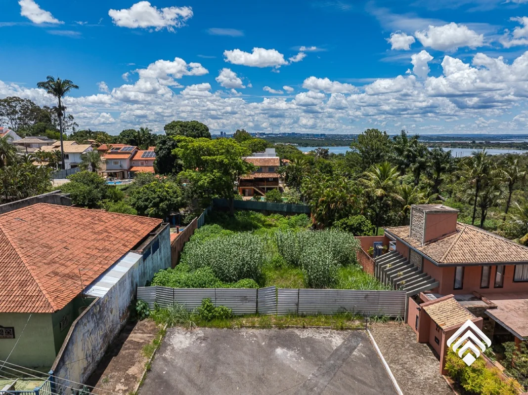 SANTIAGO IMOBILIÁRIA APRESENTA OPORTUNIDADE DE TERRENO NA QI 28 LAGO SULLote de ...
