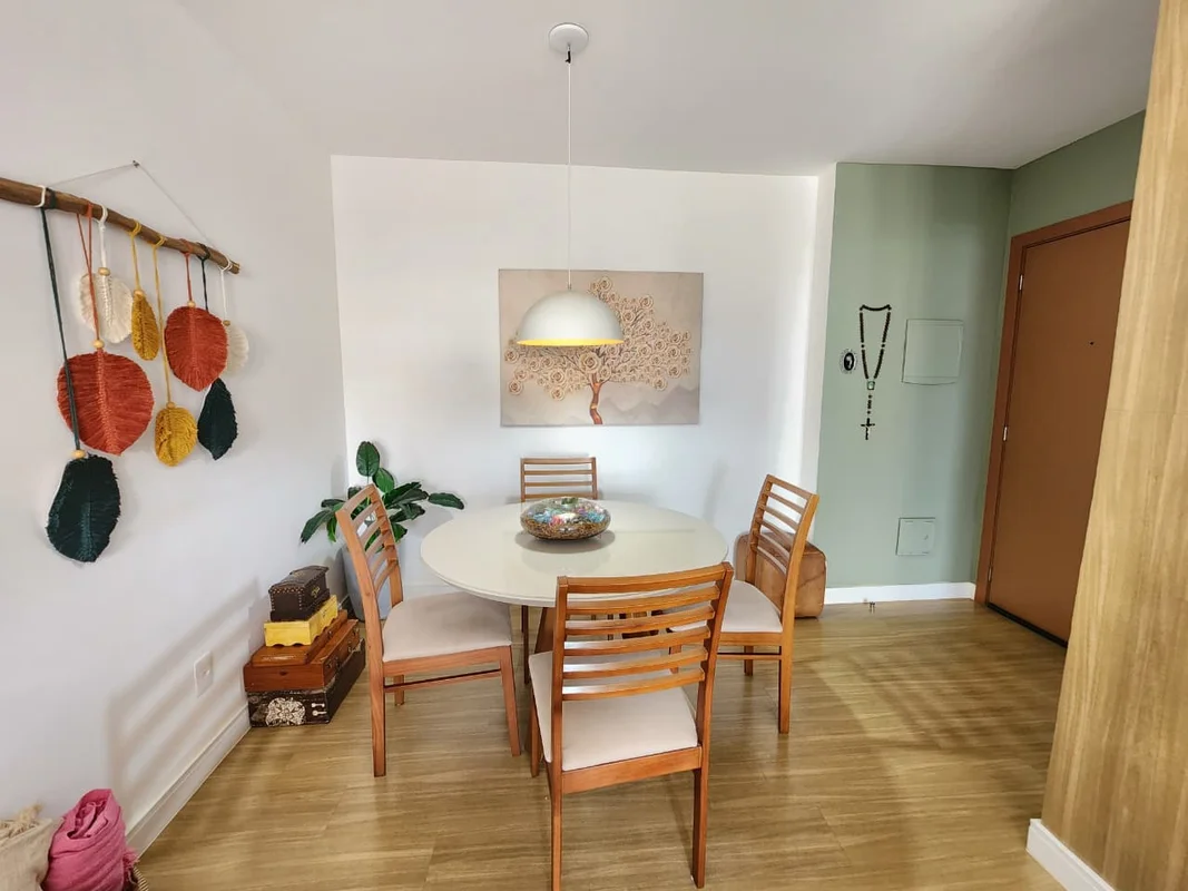 Apresento um encantador apartamento localizado no Residencial Via Solare no Cent...