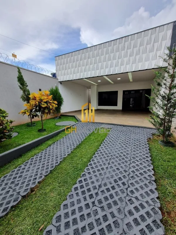 GH2039 A casa possui:- 3 quartos, sendo 2 suítes- Banheira de hidromassagem aque...