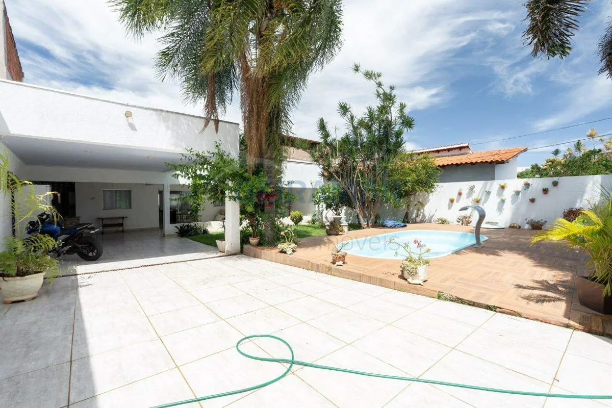 Localizada na região da antiga Colônia Agrícola Samambaia, esta casa em condomín...