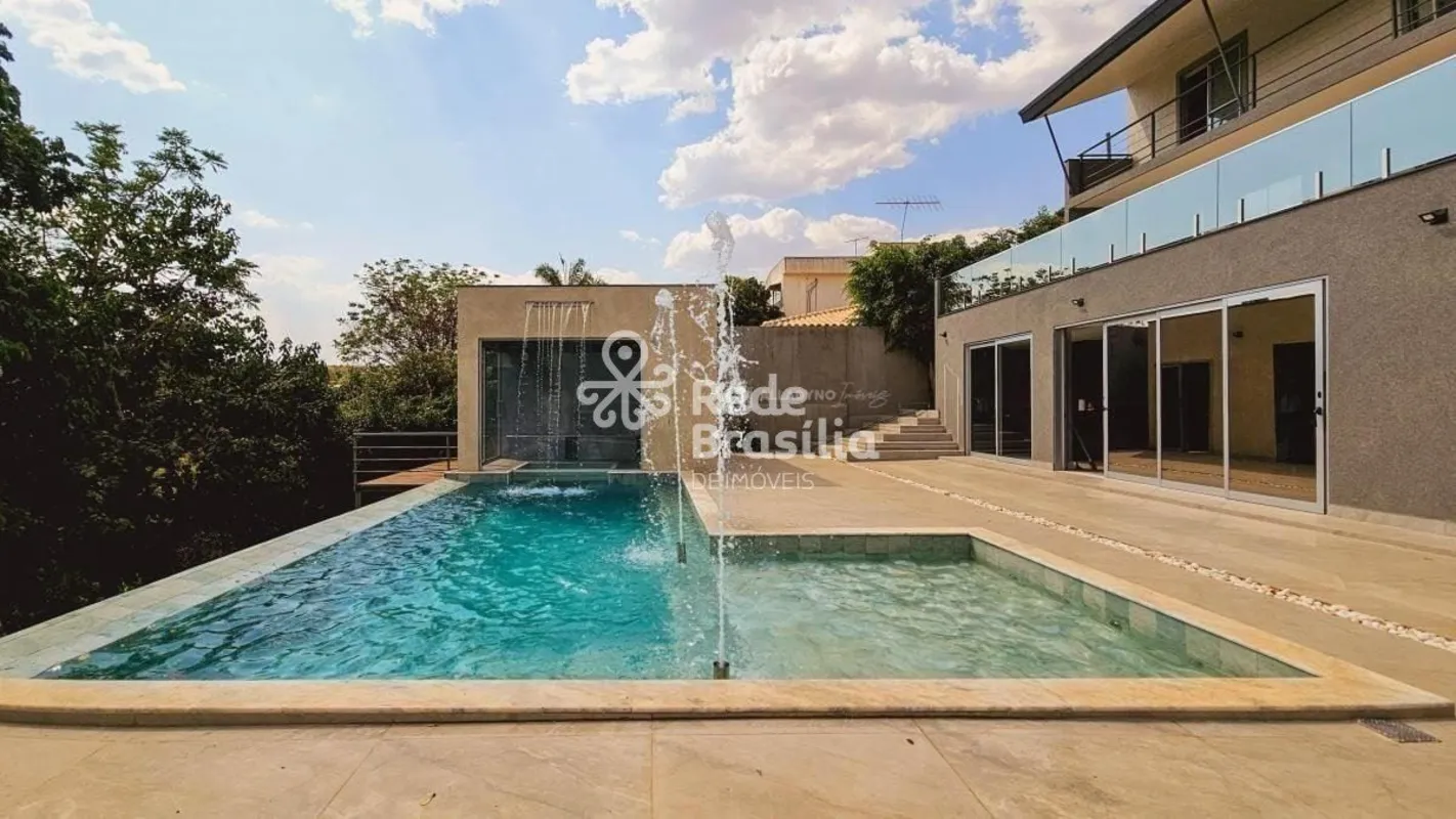 Quadra 01 Ville Montagne | Casa 4 Quartos sendo 1 suíte com iluminação Natural c...