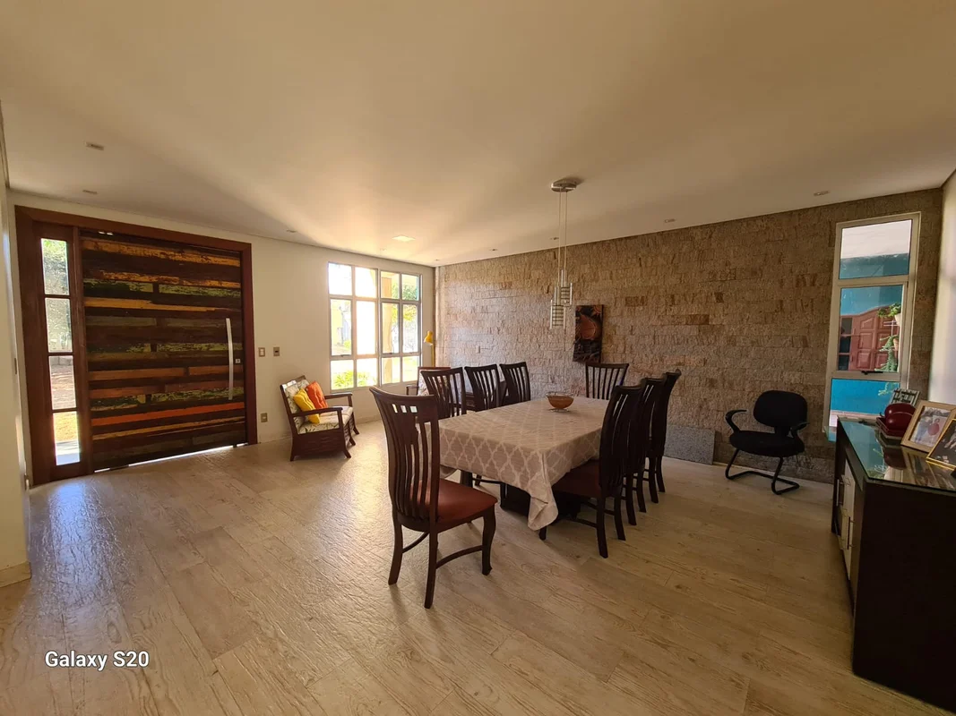 DALEPRANE INTELIGÊNCIA IMOBILIÁRIA VENDE:Magnífica casa em Arniqueiras no Conjun...