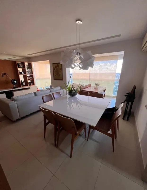 Apartamento bem localizado com 3 suítes amplas, 5 banheiros, varanda com vista p...