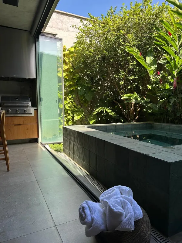 - Casa com 200 m2 - ?3 suítes plenas- Reformada há 4 anos- Bancadas cozinha e go...