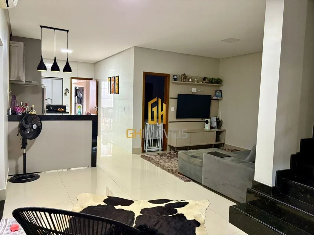 GH2042O sobrado possui:- 2 suítes superiores grandes, ambas com ar condicionado ...