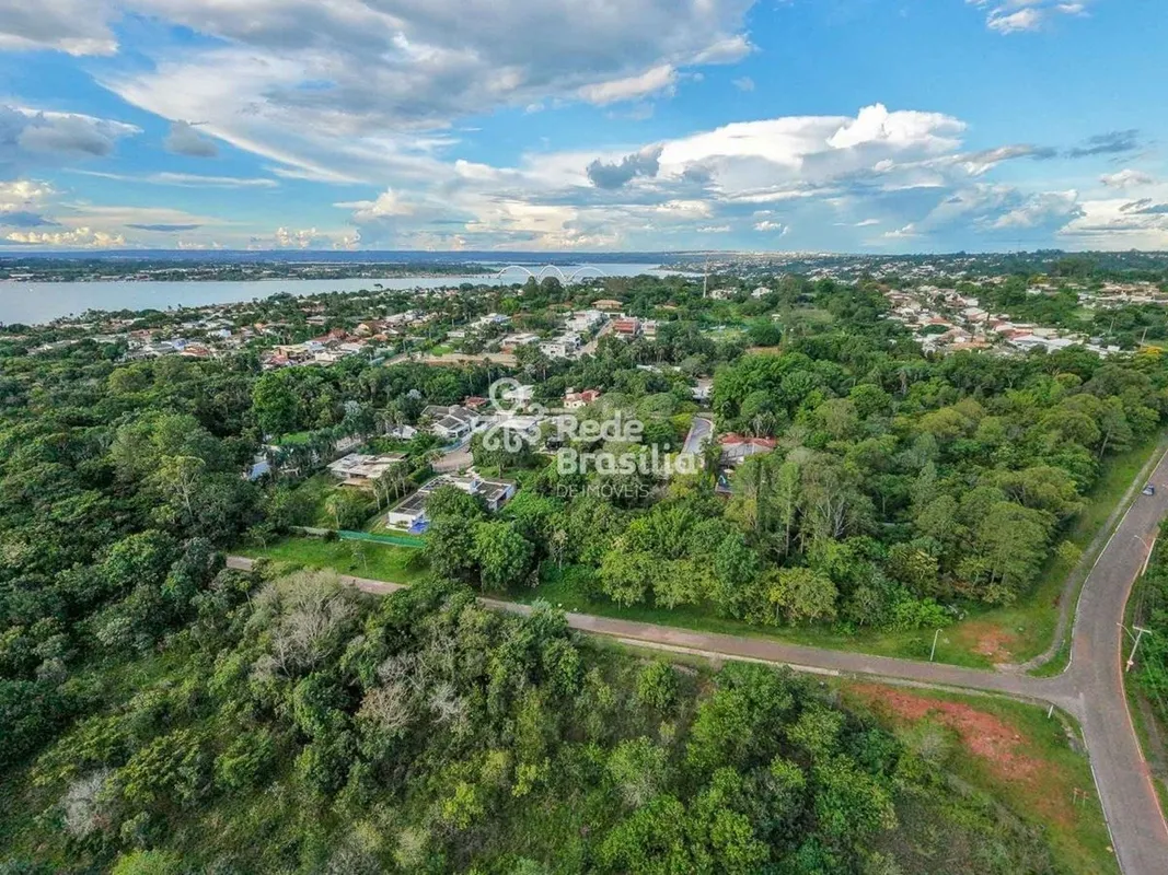 Terreno residencial à venda na QI 25, Lago Sul, em localização estratégica e alt...