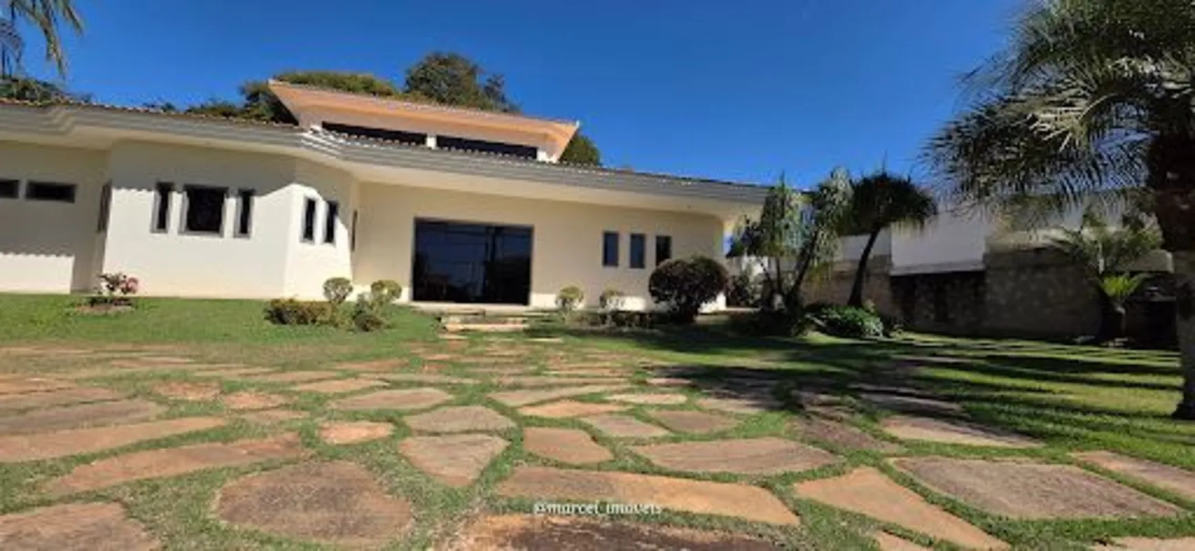Casa de Alto Padrão na Rua 12 Vicente Pires/DFApresentamos uma residência exclus...