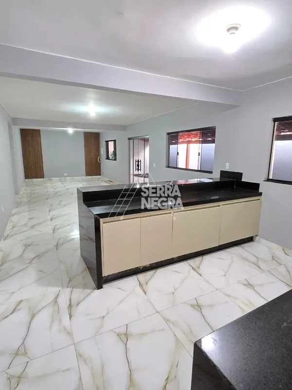 Casa em condomínio fechado com 3 quartos, sendo 2 suítes, sala ampla, cozinha am...