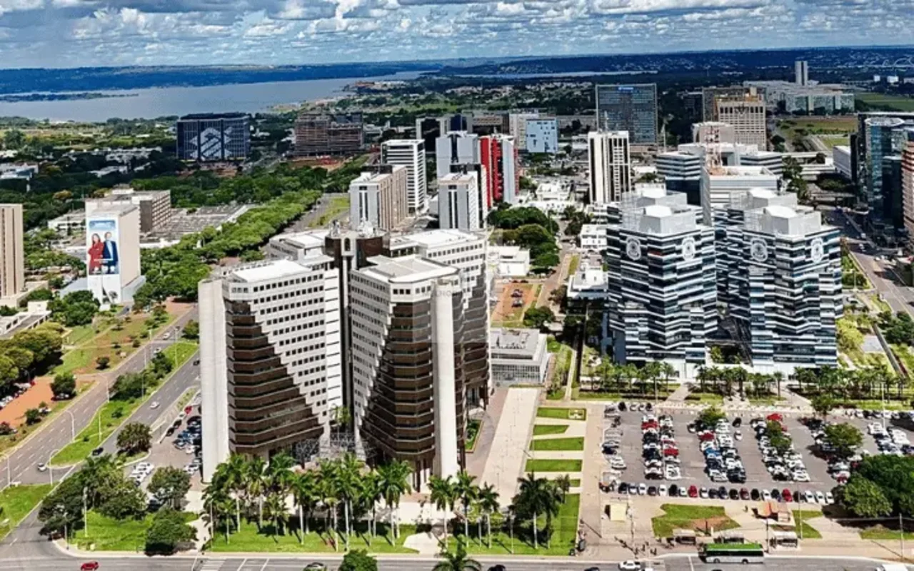 Exclusividade Corporativa: Cobertura Mobiliada no Centro Empresarial VarigEleve ...