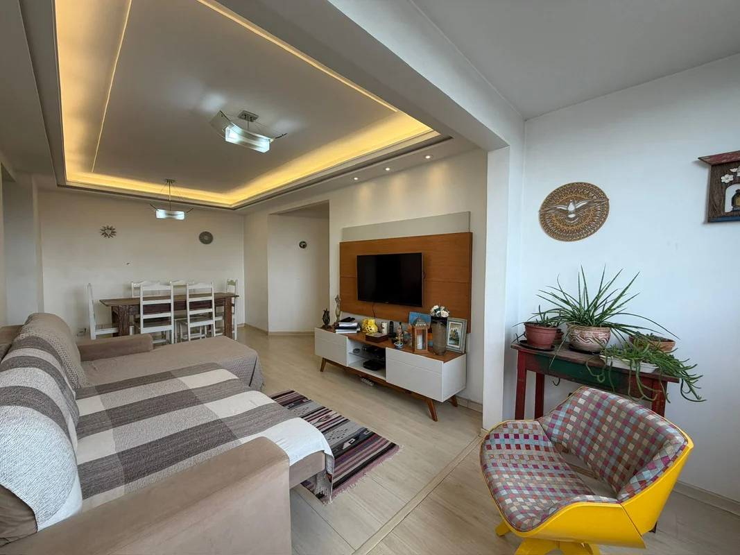 Este apartamento com 105m² de área útil, possui uma excelente sala de jantar e s...