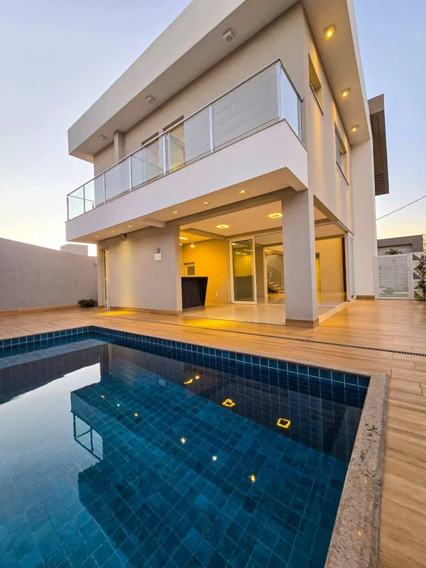 3 suites plenas, sendo a master com closet;Sala 3 ambiente, com pé direito duplo...