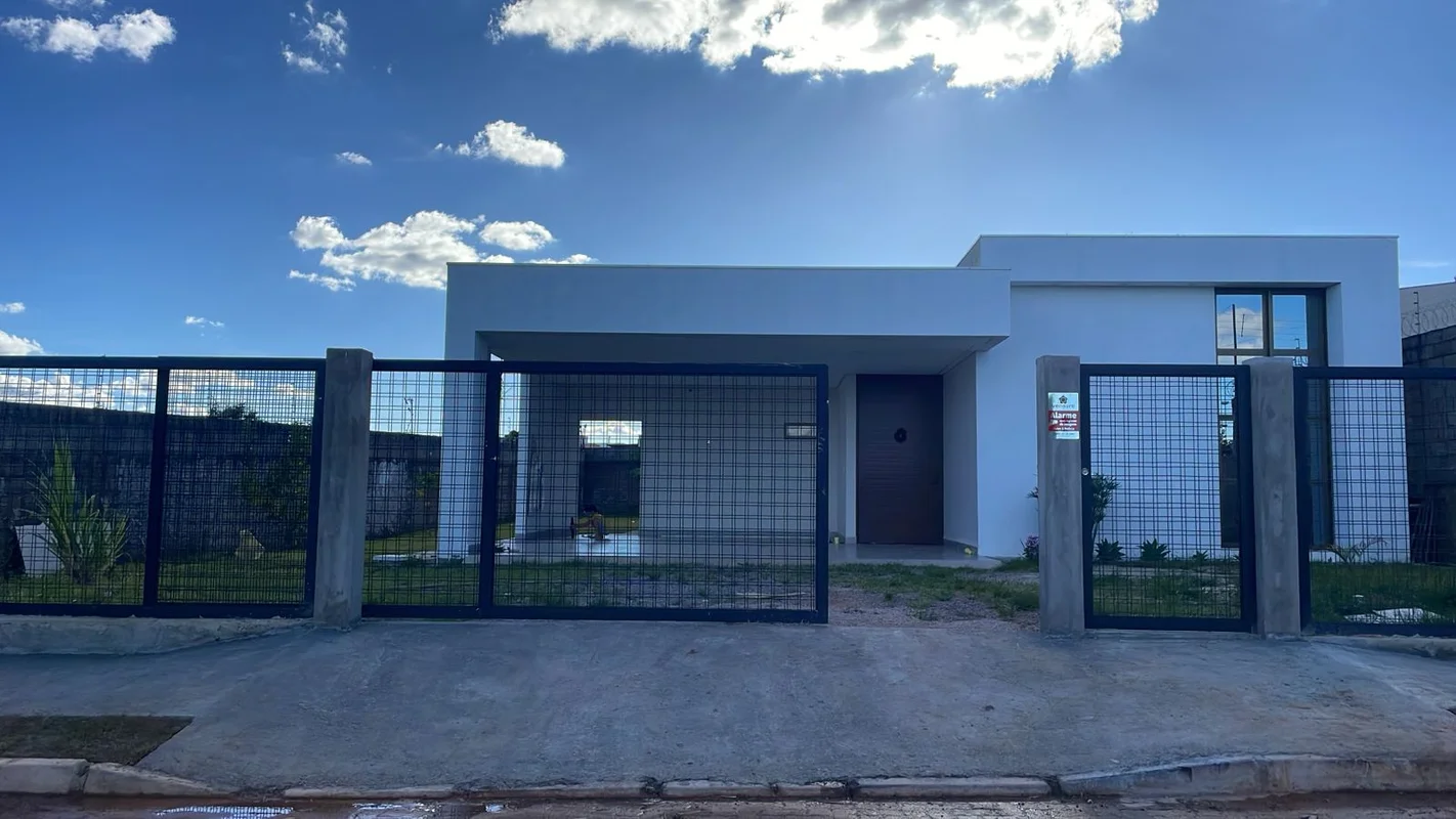 ESPECIFICAÇÕES DA CASA:- Projeto de iluminação- Sala ampla e arejada- Cozinha co...