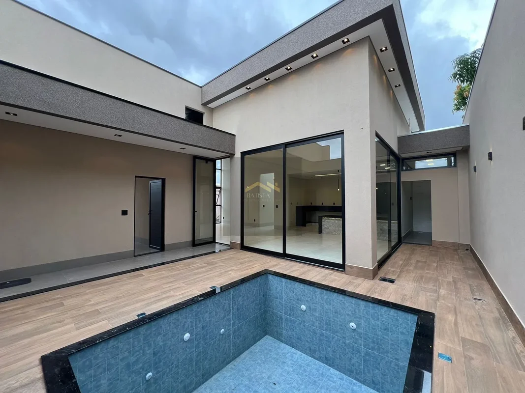 Batista Soluções imobiliárias vende casa completamente nova, localizada em Arniq...