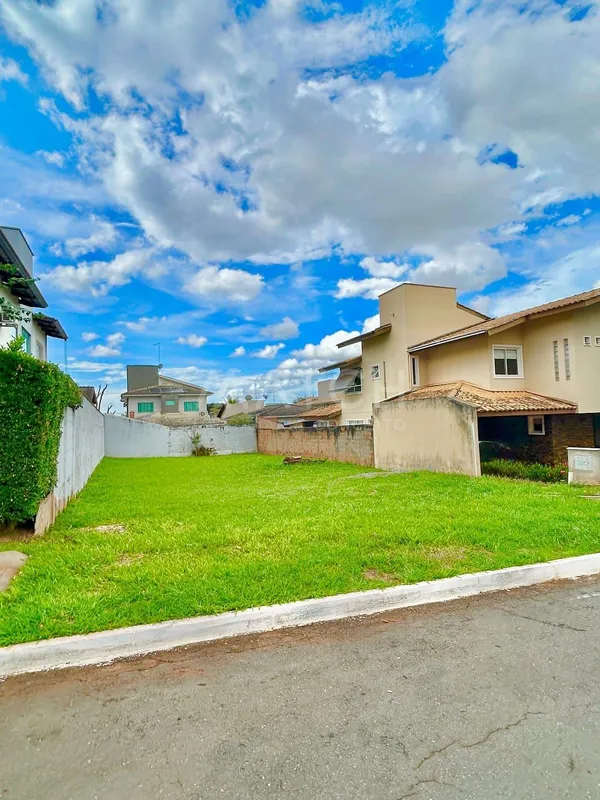 Lote à venda com 360 m² no condomínio Portal do Sol I, Goiânia, GOLocalizado em ...