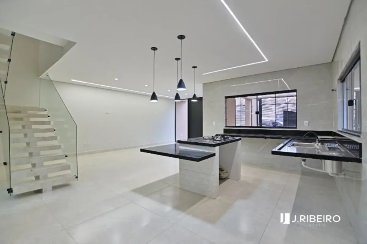J. RIBEIRO IMÓVEIS VENDE CASA MODERNA GUARÁ IICasa moderna de 3 pavimentos, com ...