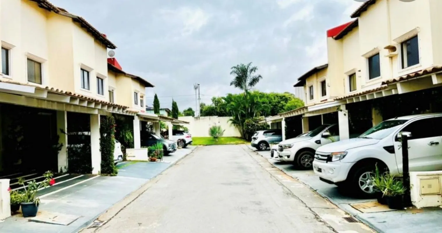 Vendo Sobrado em Condomínio Fechado Villas do Atlântico no setor Jardim Planalto...