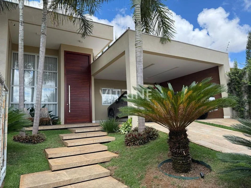  Casa Térrea Alto Padrão em Arniqueiras Localização privilegiada, próxima à Casa...