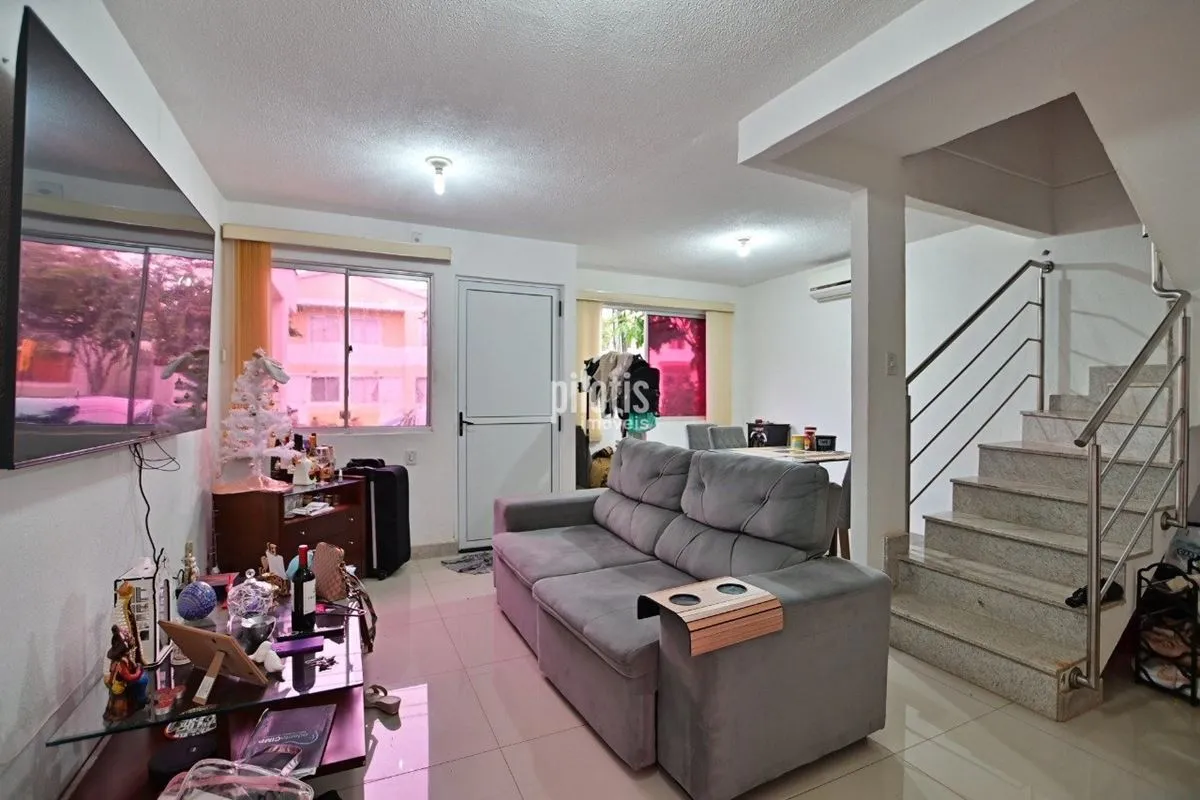 Casa aconchegante e funcional, posição nascente, com cozinha equipada com armári...