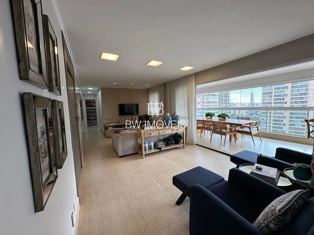 Que tal morar num endereço icônico de Goiânia ? Esse apartamento é de frente par...