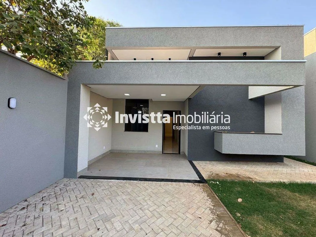 Apresentamos uma residência com fachada moderna, localizada em uma das regiões m...
