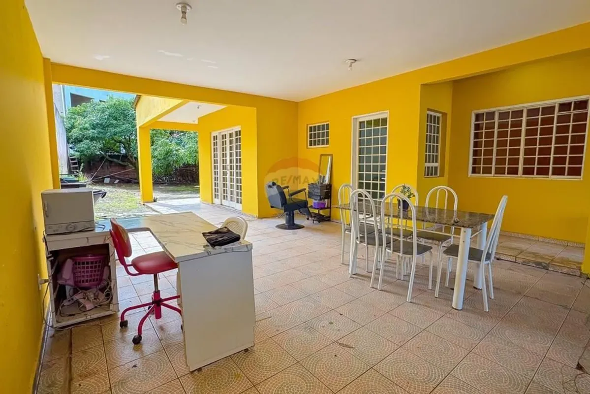 Casa com laje em lote de 800m² em Vicente PiresPara você que busca espaço de ver...