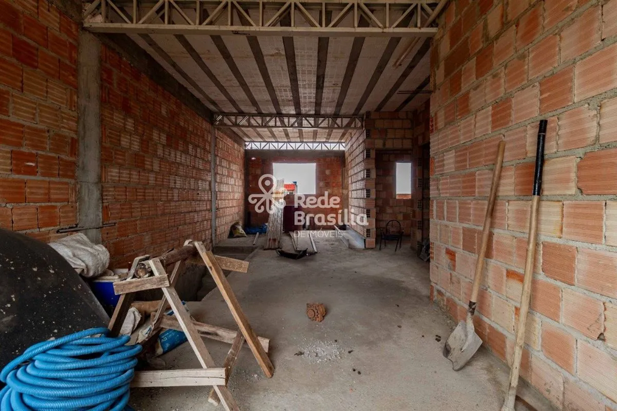 QNR 02 | Casa Residencial e Comercial 2 Quartos com banheiro social e 4 Vagas de...