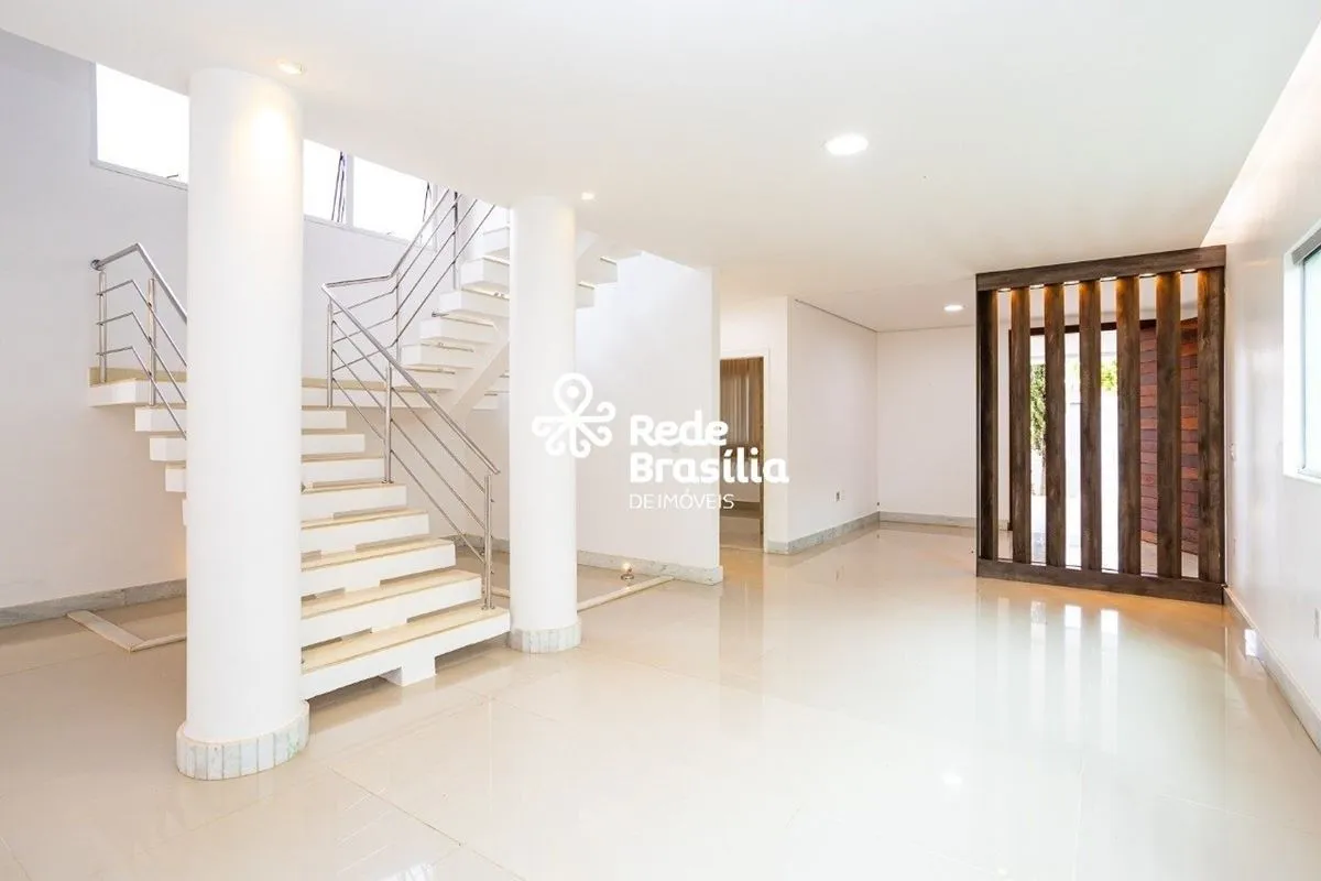 Setor de Mansões de Taguatinga | Casa 4 Quartos sendo 4 Suítes com 3 Vagas de Ga...