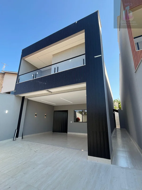 SOBRADO COM 4 SUITES 230 MTS SETOR JAO PX.A PRAÇA São 4 suítes, sendo 1 suíte no...