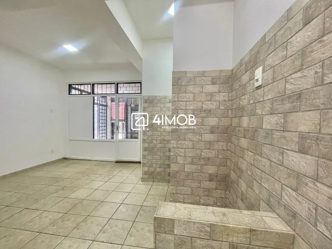 Loja comercial reformada à venda na CLN 409 – Asa Norte.Com aproximadamente 25m²...