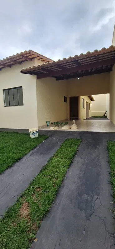 Casa , 02 quartos sendo uma suíte, sala de estar, cozinha, área de serviço cober...