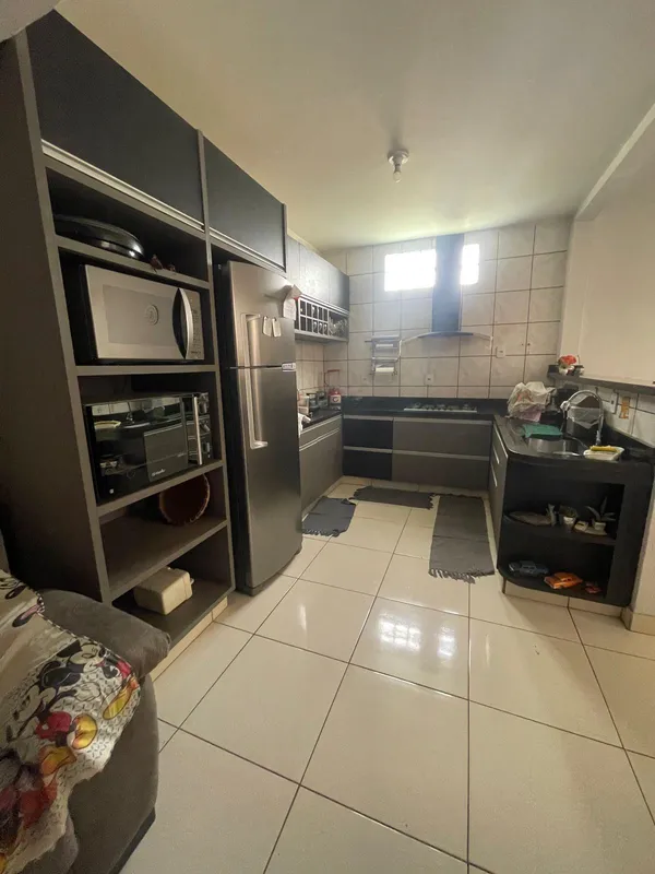 Casa localizada em condomínio fechado no Jardim Novo Mundo.3 quartos, sendo 2 su...